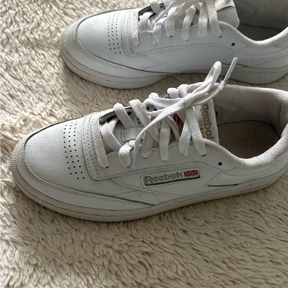 Reebok Women’s Classic White Sneakers Size 6.5 - Picture 3 of 6